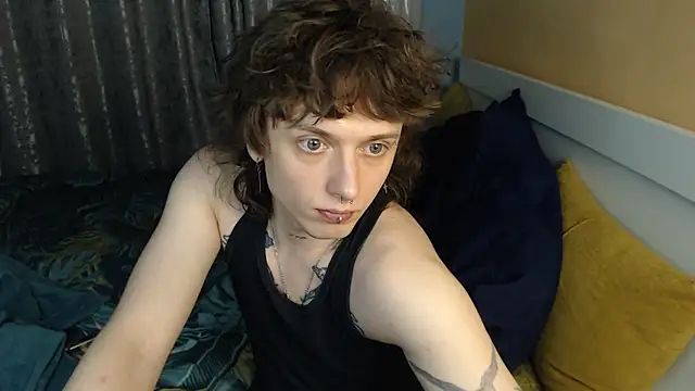 Snapshot of axxxturel chatting on 11/17/25, 12:27 axxxturel online show from 11/17/25, 12:27