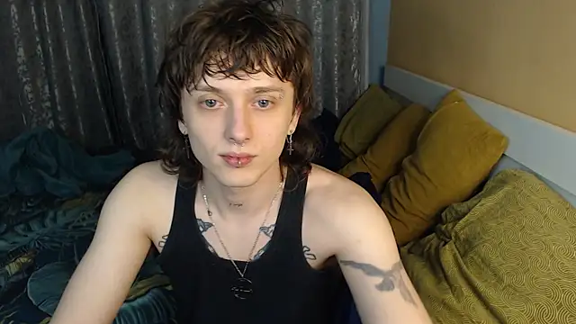 Snapshot of axxxturel chatting on 11/19/25, 11:27 axxxturel online show from 11/19/25, 11:27