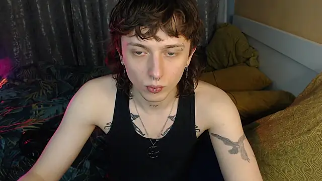 Snapshot of axxxturel chatting on 11/22/25, 11:48 axxxturel online show from 11/22/25, 11:48