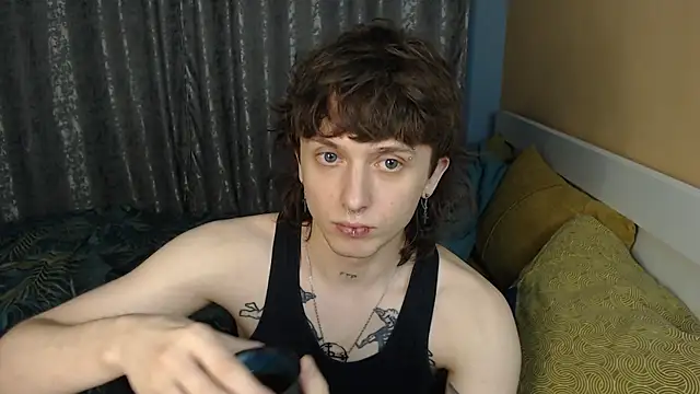 Snapshot of axxxturel chatting on 11/29/25, 12:02 axxxturel online show from 11/29/25, 12:02