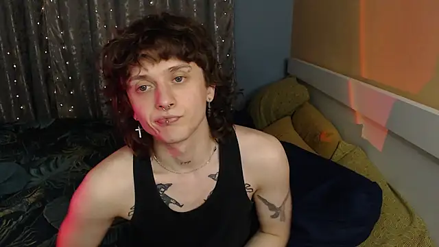 Snapshot of axxxturel chatting on 12/15/25, 03:22 axxxturel online show from 12/15/25, 03:22