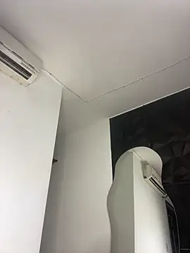 Snapshot of Ema_azel chatting on 12/20/24, 01:43 Ema azel online show from 12/20/24, 01:43