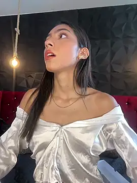 Snapshot of Ema_azel chatting on 02/14/25, 01:40 Ema azel online show from 02/14/25, 01:40