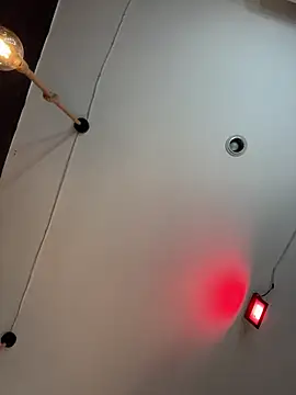 Snapshot of Ema_azel chatting on 10/28/25, 01:25 Ema azel online show from 10/28/25, 01:25