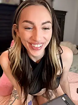 Snapshot of BrattyBae_xo chatting on 05/19/26, 04:46 BrattyBae xo online show from 05/19/26, 04:46