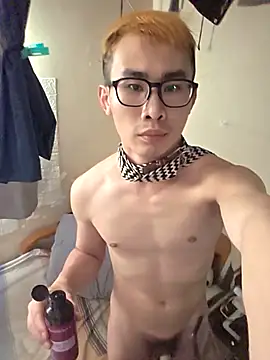 Moby Yik online show from 04/20/26, 03:42