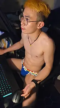 Moby Yik online show from 04/26/26, 01:14