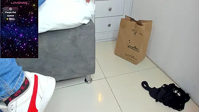 Snapshot of AilishBenson chatting on 12/15/24, 01:24 AilishBenson online show from 12/15/24, 01:24