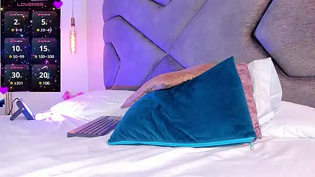 Snapshot of AilishBenson chatting on 02/19/25, 10:42 AilishBenson online show from 02/19/25, 10:42