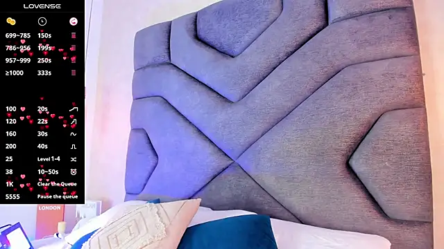 Snapshot of AilishBenson chatting on 10/22/25, 07:24 AilishBenson online show from 10/22/25, 07:24