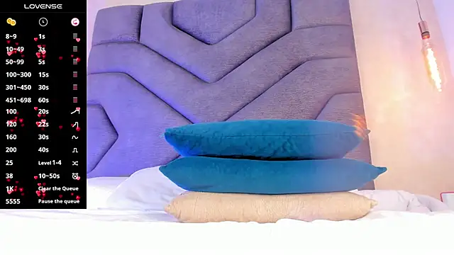 Snapshot of AilishBenson chatting on 10/30/25, 08:42 AilishBenson online show from 10/30/25, 08:42