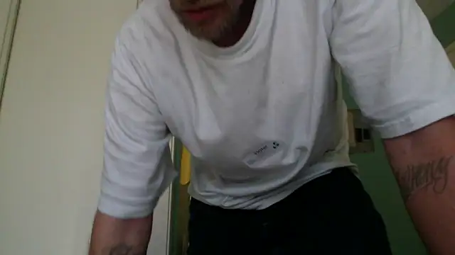 BIGWHITECOCKDOC36 online show from 10/04/25, 08:40