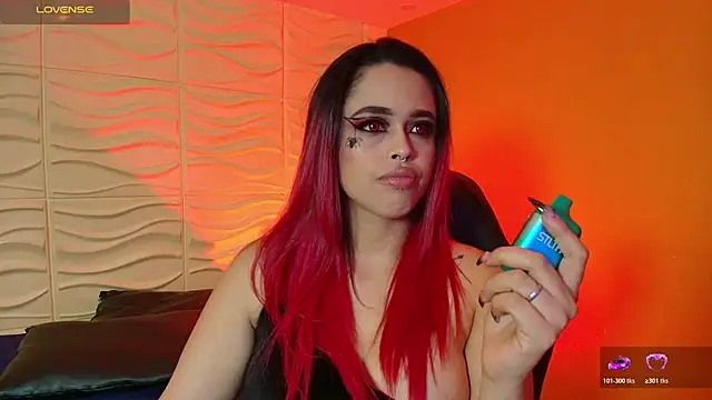 Snapshot of EvaaFoxxy1 chatting on 10/18/25, 03:31 EvaaFoxxy1 online show from 10/18/25, 03:31