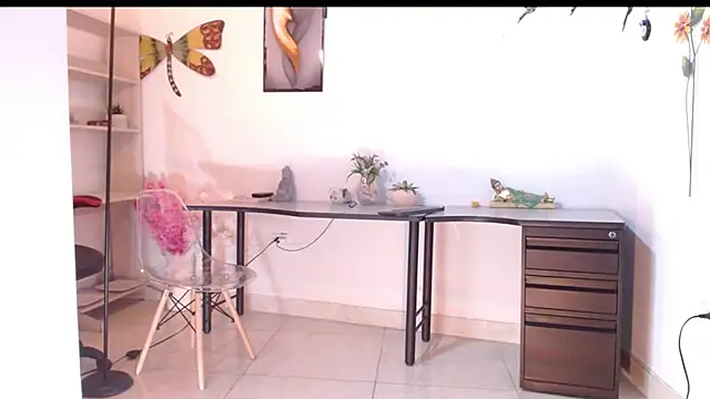 misspandora  online show from 10/21/25, 12:39