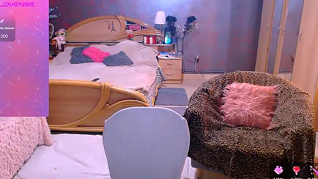 Ariellefoxy online show from 11/10/25, 07:24