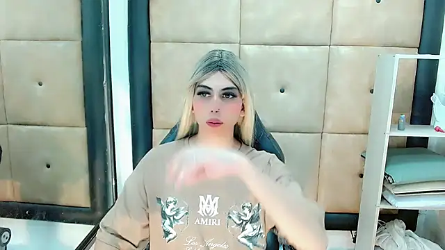 Snapshot of Daniela_Pink_ chatting on 02/16/25, 08:55 Daniela Pink online show from 02/16/25, 08:55