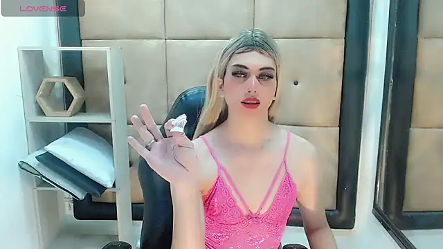 Snapshot of Daniela_Pink_ chatting on 03/16/25, 11:36 Daniela Pink online show from 03/16/25, 11:36