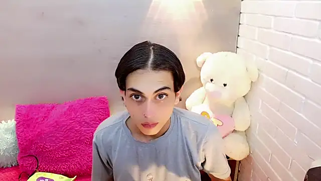 Snapshot of Daniela_Pink_ chatting on 09/15/25, 07:47 Daniela Pink online show from 09/15/25, 07:47