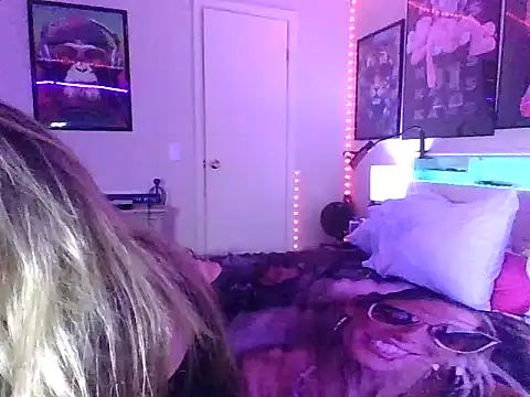 Snapshot of SarahStarr2020 chatting on 12/10/24, 06:44 SarahStarr2020 online show from 12/10/24, 06:44