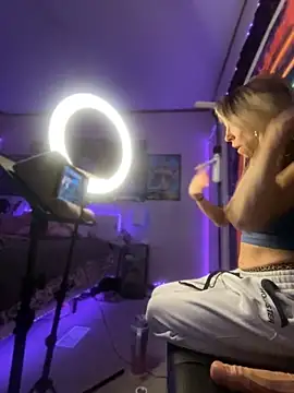 Snapshot of SarahStarr2020 chatting on 01/12/25, 03:57 SarahStarr2020 online show from 01/12/25, 03:57