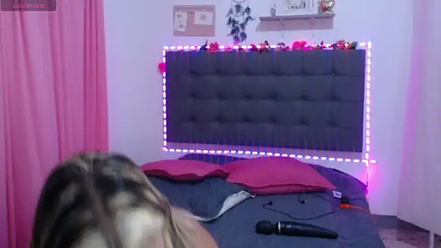 LenaDIaz online show from 10/30/25, 10:21