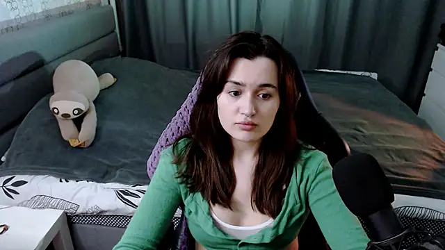 Snapshot of KiraYammy chatting on 03/07/25, 10:32 KiraYammy online show from 03/07/25, 10:32