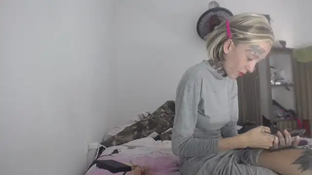 barbara anal squirt  online show from 04/07/26, 09:04