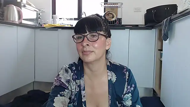 Snapshot of HellenLatin chatting on 05/10/26, 05:07 HellenLatin online show from 05/10/26, 05:07