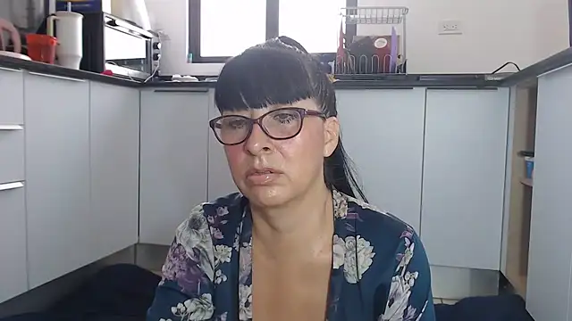 Snapshot of HellenLatin chatting on 05/16/26, 06:28 HellenLatin online show from 05/16/26, 06:28