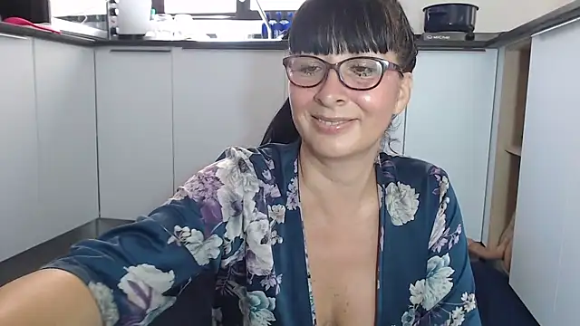 Snapshot of HellenLatin chatting on 06/05/26, 03:29 HellenLatin online show from 06/05/26, 03:29