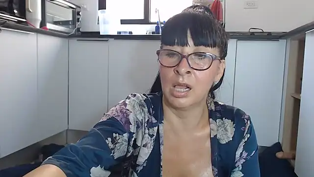 Snapshot of HellenLatin chatting on 06/07/26, 04:00 HellenLatin online show from 06/07/26, 04:00