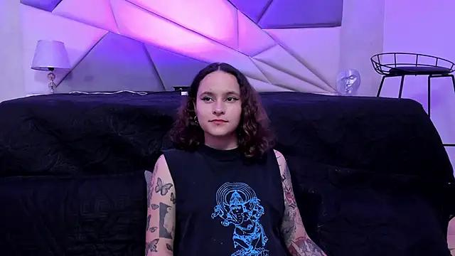 Snapshot of AnnyThompson_ chatting on 12/28/24, 01:08 AnnyThompson online show from 12/28/24, 01:08