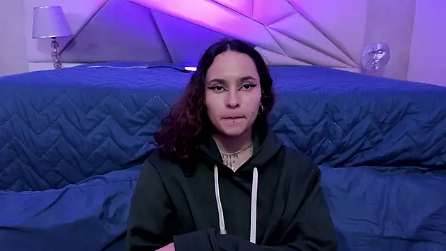 Snapshot of AnnyThompson_ chatting on 01/08/25, 12:28 AnnyThompson online show from 01/08/25, 12:28