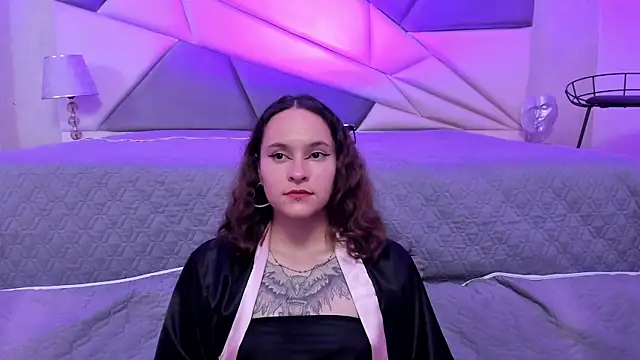 Snapshot of AnnyThompson_ chatting on 01/12/25, 02:03 AnnyThompson online show from 01/12/25, 02:03