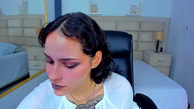 Snapshot of AnnyThompson_ chatting on 09/26/25, 10:14 AnnyThompson online show from 09/26/25, 10:14