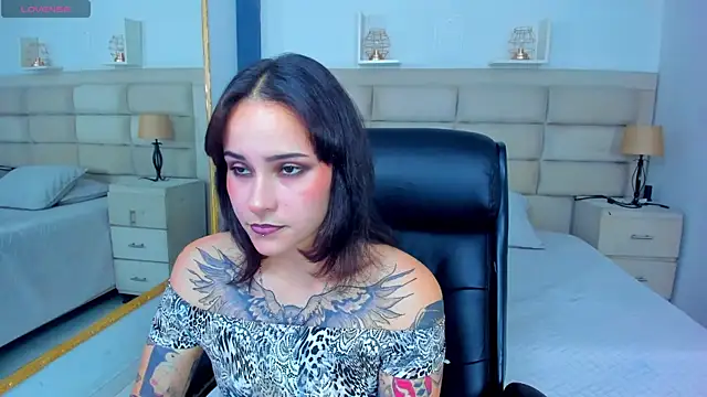 Snapshot of AnnyThompson_ chatting on 10/04/25, 09:24 AnnyThompson online show from 10/04/25, 09:24