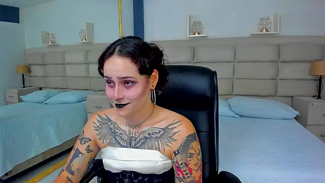 Snapshot of AnnyThompson_ chatting on 10/31/25, 10:11 AnnyThompson online show from 10/31/25, 10:11