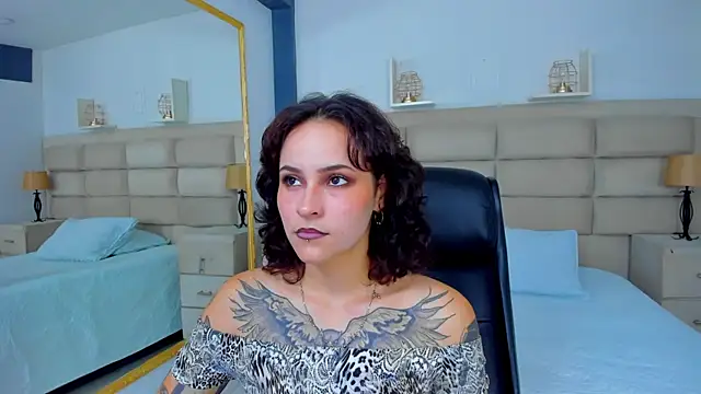 Snapshot of AnnyThompson_ chatting on 11/04/25, 08:30 AnnyThompson online show from 11/04/25, 08:30