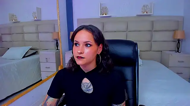 Snapshot of AnnyThompson_ chatting on 11/07/25, 08:53 AnnyThompson online show from 11/07/25, 08:53