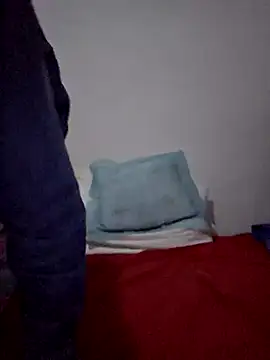 Snapshot of altinya chatting on 11/11/25, 04:23 altinya online show from 11/11/25, 04:23