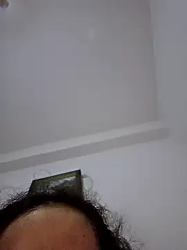 Snapshot of altinya chatting on 11/24/25, 03:45 altinya online show from 11/24/25, 03:45