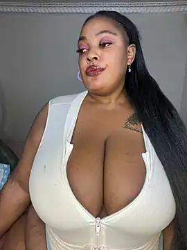 Snapshot of Katamia25 chatting on 01/17/25, 11:07 Katamia25 online show from 01/17/25, 11:07