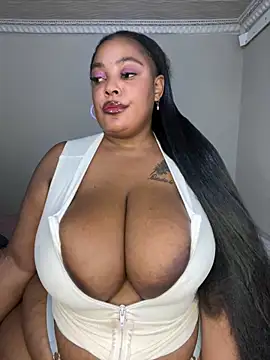 Snapshot of Katamia25 chatting on 01/18/25, 04:04 Katamia25 online show from 01/18/25, 04:04