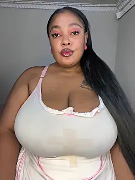 Snapshot of Katamia25 chatting on 01/19/25, 05:48 Katamia25 online show from 01/19/25, 05:48