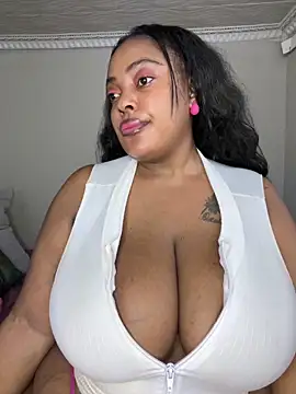 Snapshot of Katamia25 chatting on 02/23/25, 03:35 Katamia25 online show from 02/23/25, 03:35