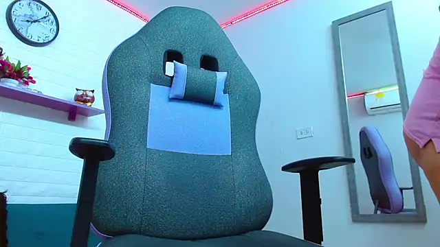 snowflake xxx online show from 01/14/25, 07:32