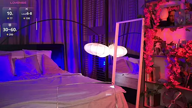 LunaNight online show from 10/14/25, 09:15