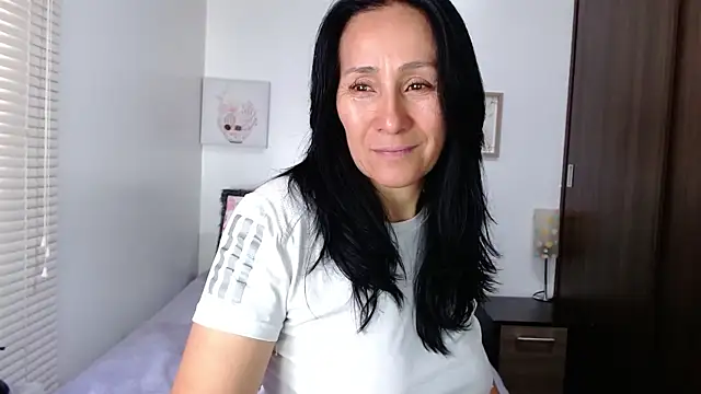 Maira B online show from 04/08/26, 05:35