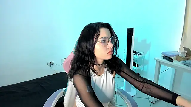 Snapshot of WandaDoll chatting on 03/11/25, 06:41 WandaDoll online show from 03/11/25, 06:41