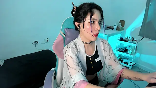 Snapshot of WandaDoll chatting on 03/18/25, 02:48 WandaDoll online show from 03/18/25, 02:48